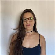 Me defino como una docente que contagia amor por el saber, soy paciente y constante. Trabajo con niños y adultos